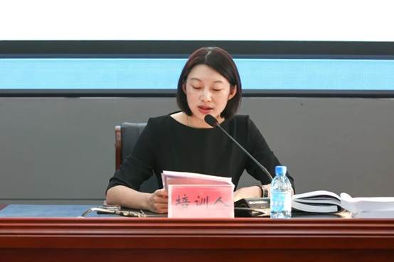 图片包含 桌子, 窗户, 室内, 监控描述已自动生成 图片包含 桌子, 窗户, 室内, 监控描述已自动生成