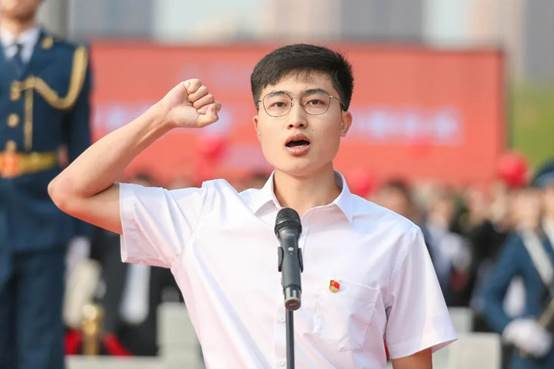 图片包含 人, 建筑, 运动, 体育描述已自动生成 图片包含 人, 建筑, 运动, 体育描述已自动生成
