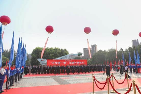 图片包含 户外, 体育, 男人, 人们描述已自动生成 图片包含 户外, 体育, 男人, 人们描述已自动生成