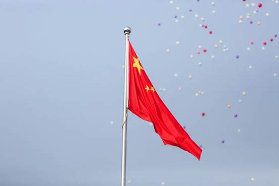 图片包含 户外, 风筝, 飞行, 船描述已自动生成 图片包含 户外, 风筝, 飞行, 船描述已自动生成