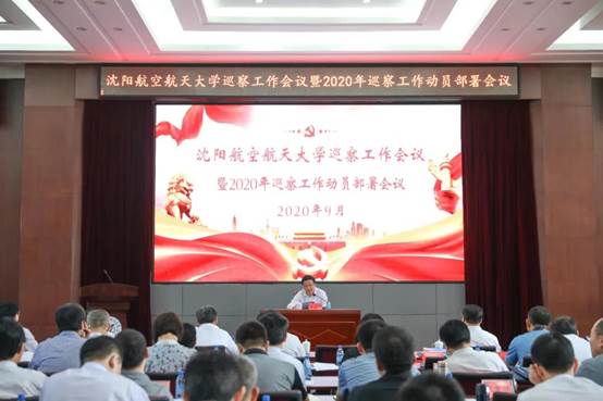 一群人在台上演讲描述已自动生成 一群人在台上演讲描述已自动生成